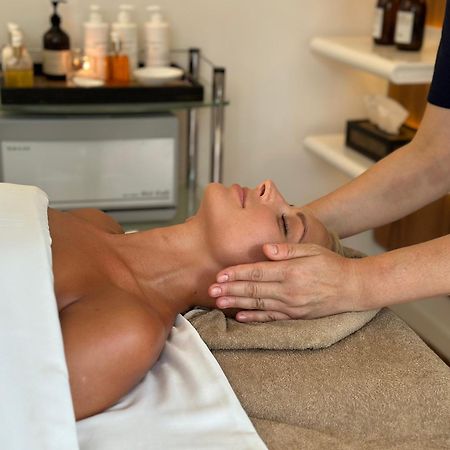 Palanga Life Balance Spa Hotel Екстериор снимка A woman receiving a facial massage