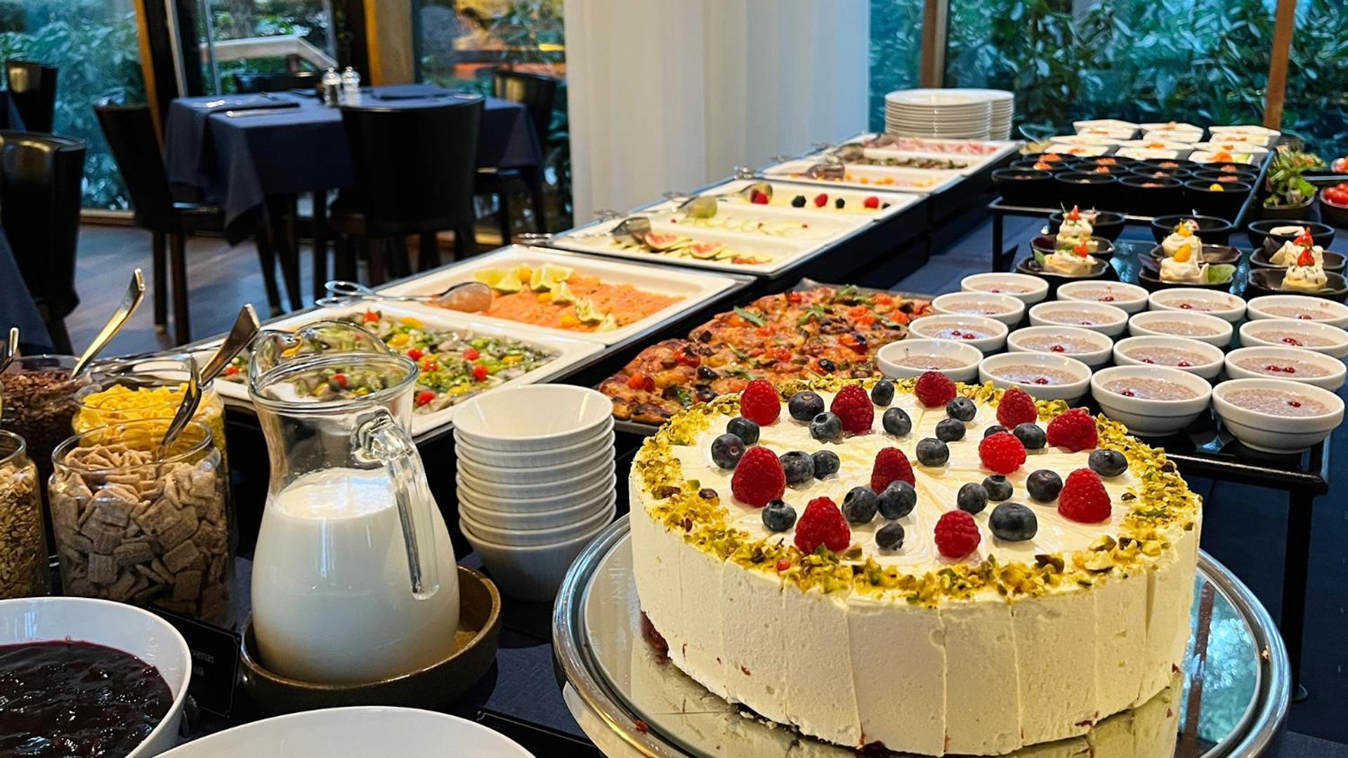 Palanga Life Balance Spa Hotel Екстериор снимка A buffet at a hotel