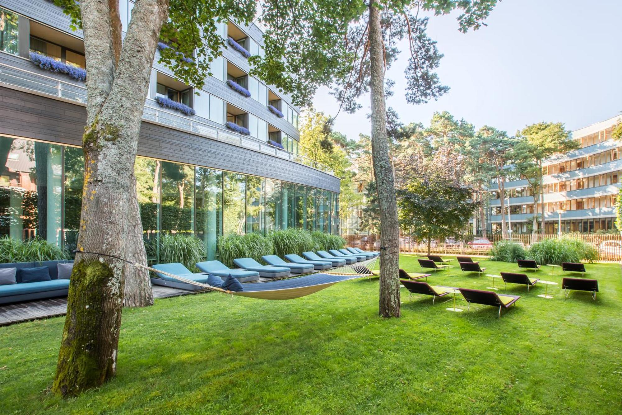 Palanga Life Balance Spa Hotel Екстериор снимка The Hotel's garden